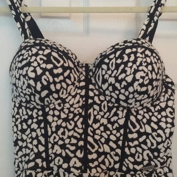 NWT!! Guess Bustier Top! Size Small - Picture 2 of 4